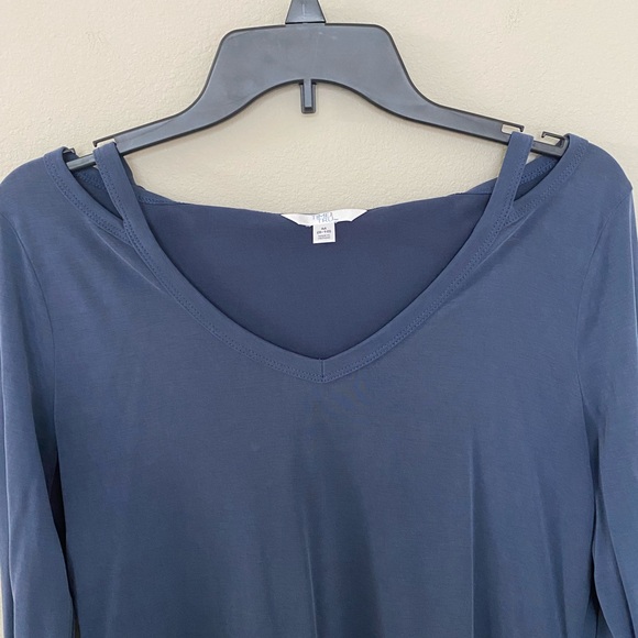 Women’s Time & Tru Long Sleeve Cold Shoulder T-Shirt, Blue, Size M - Picture 2 of 6